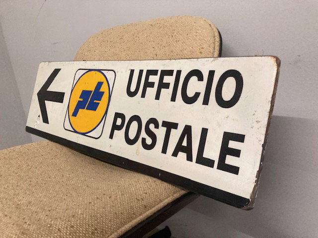 Vintage Poste (Post Office) metal sign from the 70s/80s, excellent condition. Dimensions 81 x 25 cm.